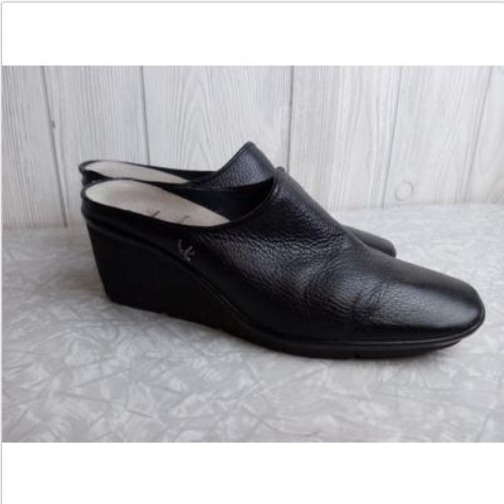 *Liz Claiborne ~ Black Leather Wedge Heels, Mules
